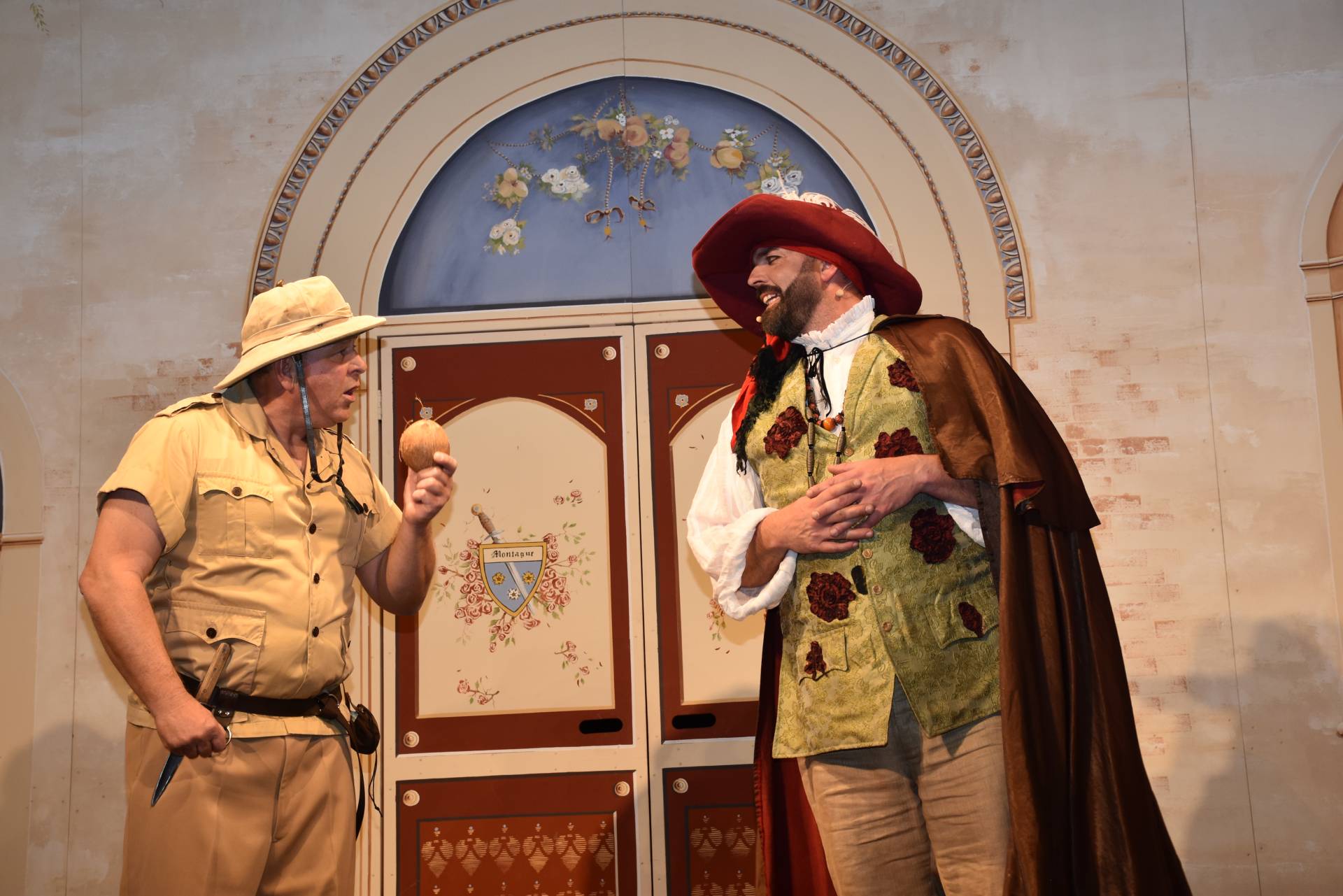 &bdquo;Capitano&ldquo; Gerhard Raunig: Ich reiste einst nach Afrika, wo ich beinah den Kannibalen Zum Opfer fiel als Abendspeise.  &bdquo;Graf Paris&ldquo; Hans Peter Kreuzberger Die m&uuml;ssen aber auf Di&auml;t gewesen sein, wenn sie so etwas wie Euch verspeisen!