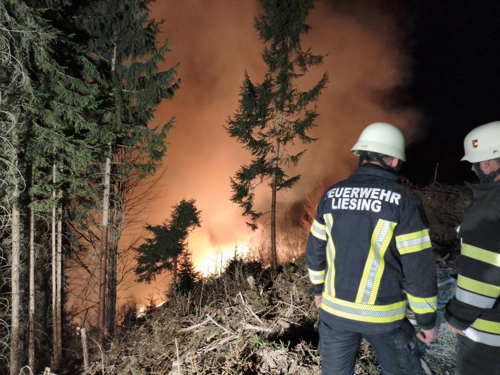 Im Dauereinsatz, auch aus Osttirol kommt Verst&auml;rkung.