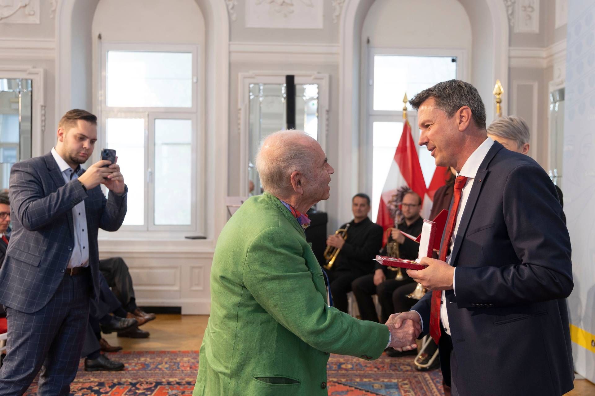K&uuml;nstler Adi Schm&ouml;lzer. Foto: LPD