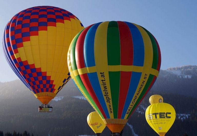 Hei&szlig;luftballone landeten im Lienzer Talboden