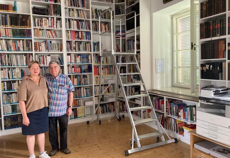 Neue Eisenbahn-Bibliothek im alten S&uuml;dbahn-Heizhaus