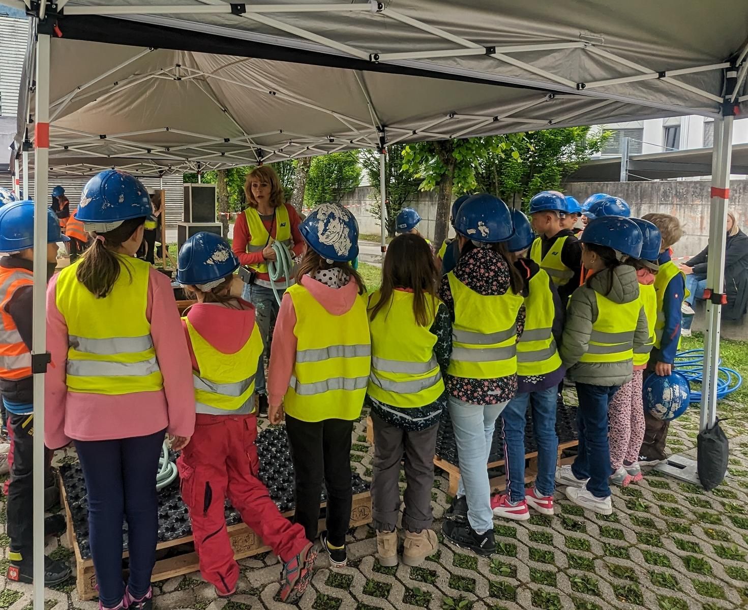 Arbeitsbesprechung auf der Baustelle, Foto: Knorr