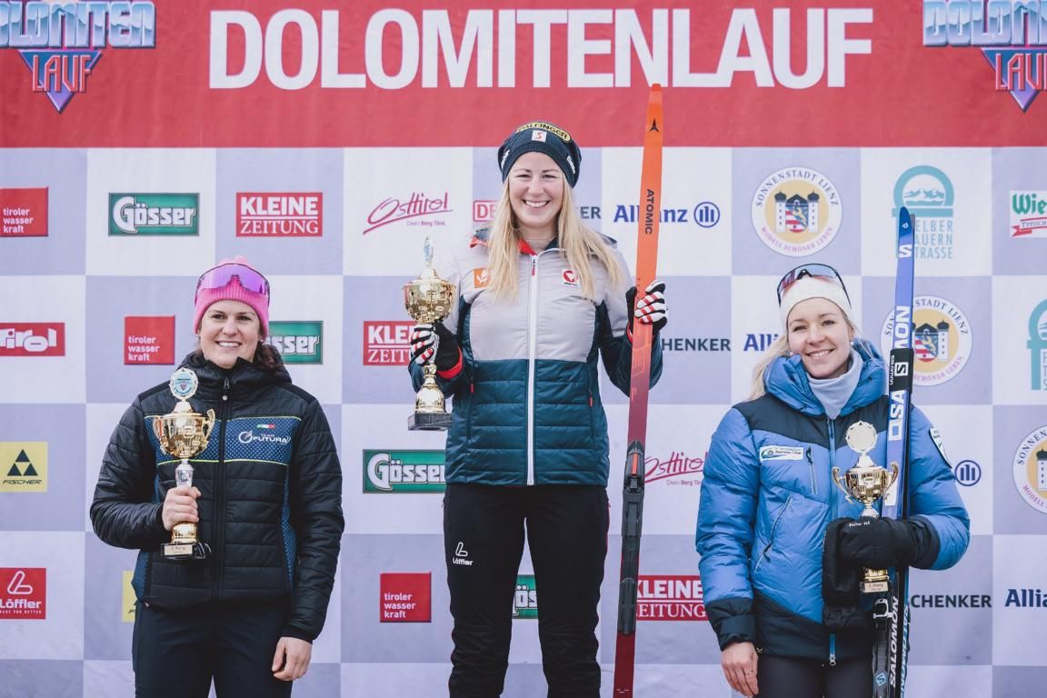 20km Freistil: Barbara Walchhofer siegt vor Julia Kuen (ITA) und Stefanie Scherer (D). Foto: Expa Pictures