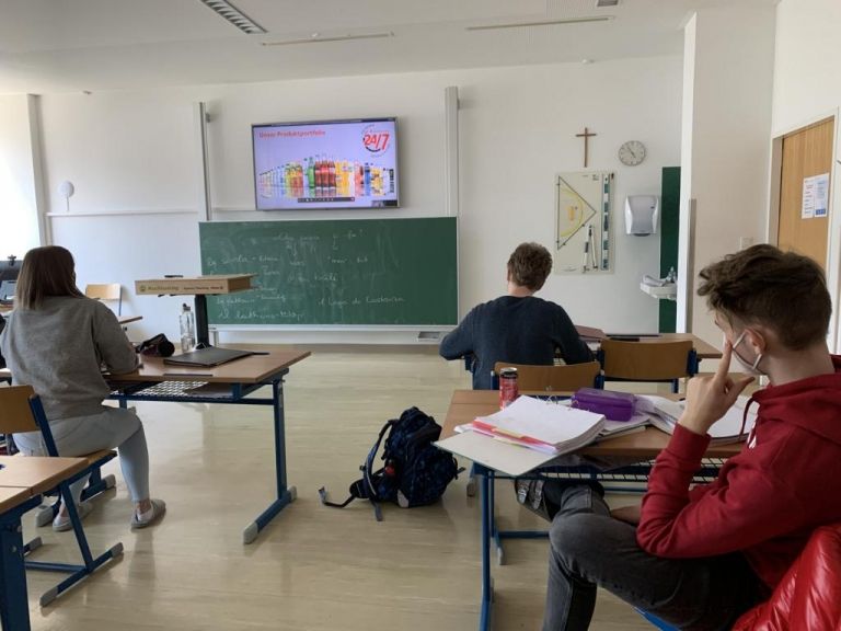 Lienzer Sch&uuml;ler reisten digital zu gro&szlig;en Logistikzentren
