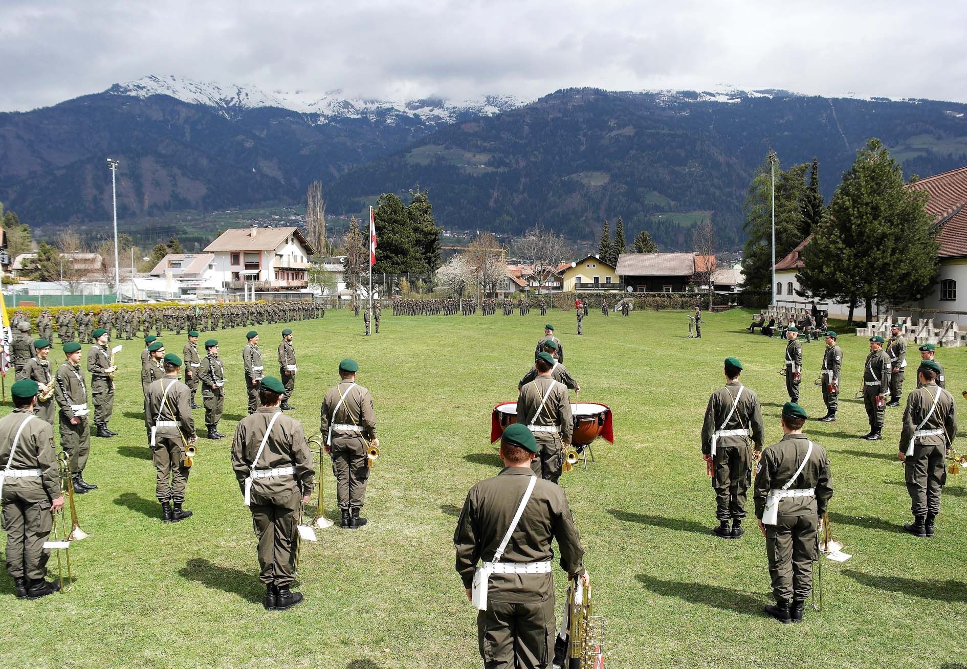 Angelobung am Sportplatz Haspinger-Kaserne Lienz