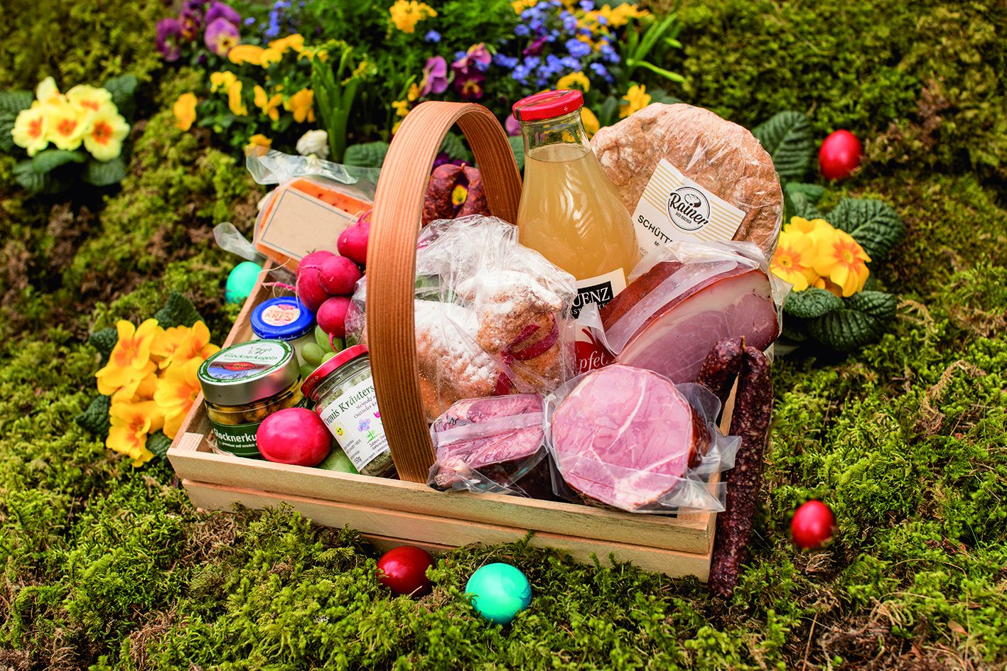 K&ouml;stlichkeiten vom Metzger, wie etwa ein &bdquo;G'selchtes", geh&ouml;ren zu Ostern dazu wie bunt bemalte Ostereier.