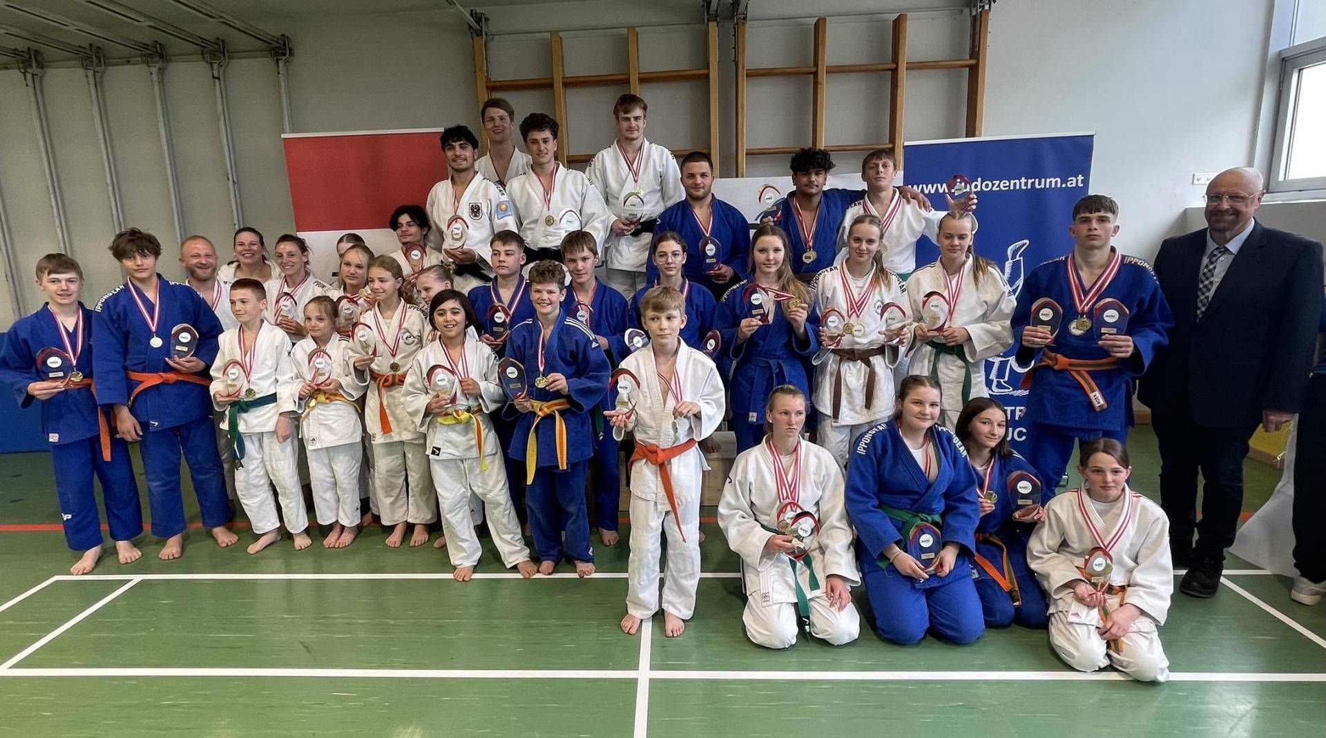Titelbild in ganzer Breite