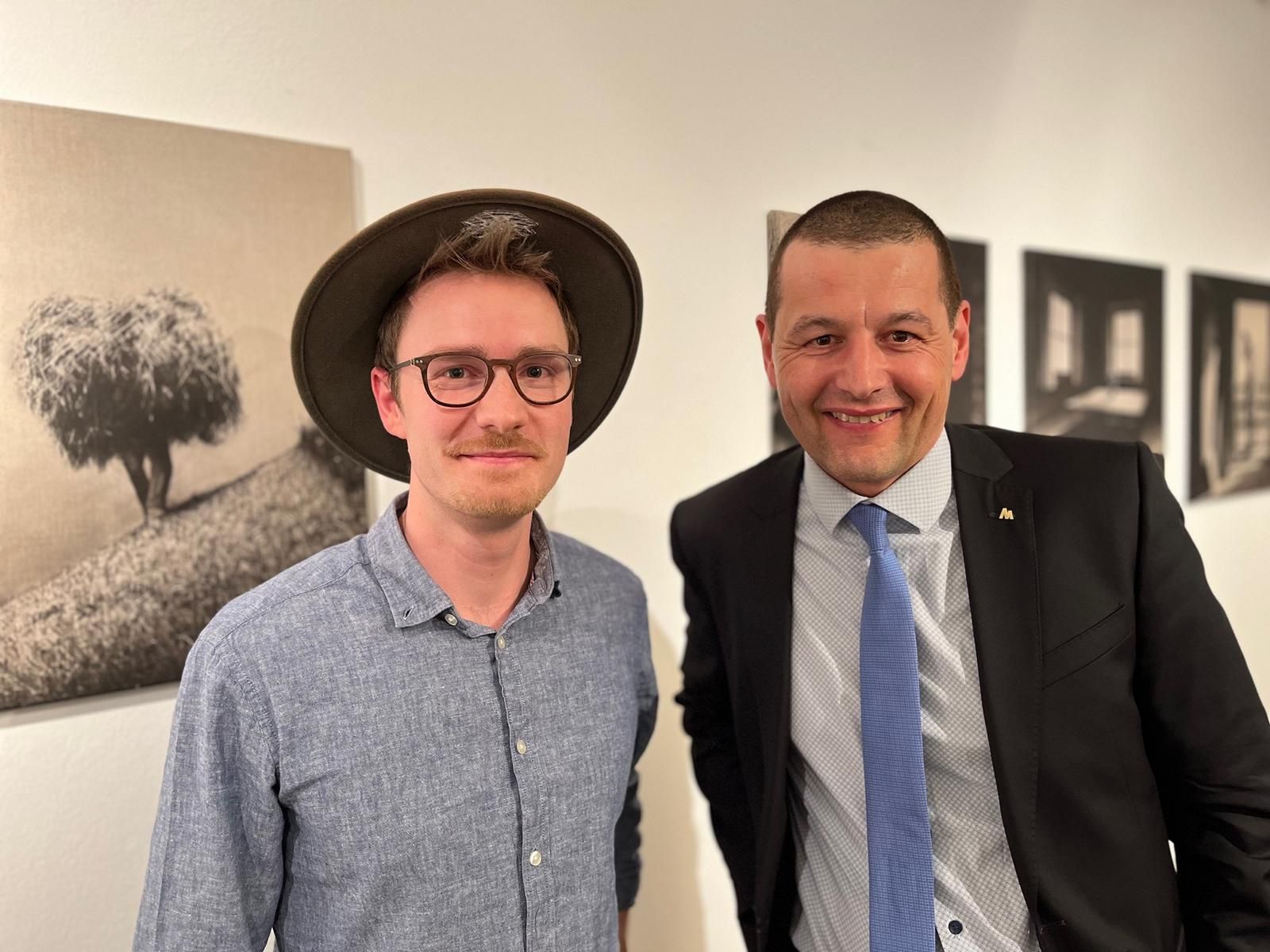 G&uuml;nter Leiter und Martin Libiseller bei der Vernissage, Foto: Brugger