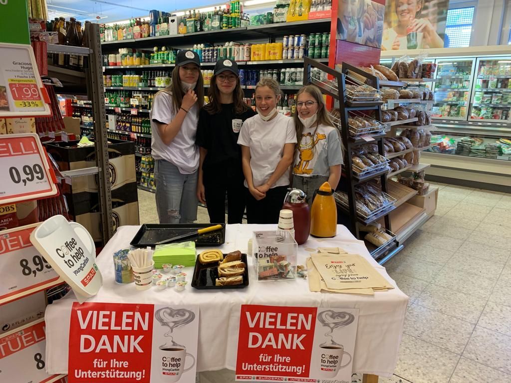Spar K&auml;rntnerstra&szlig;e: Firmlinge von Tristach Valerie Pirkner, Magdalena Knotz, Lola Obkircher, Lorena Zl&ouml;bl. Foto: Caritas