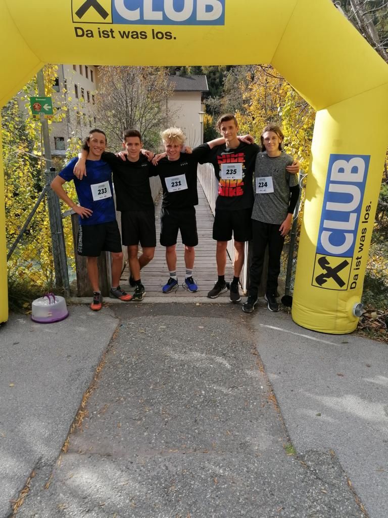 Tiroler Vizemeister des BORG Lienz (v.l.: Markus Pacher, Simon Ragger, Felix Mayr, David Mayer, Noah Mairdoppler