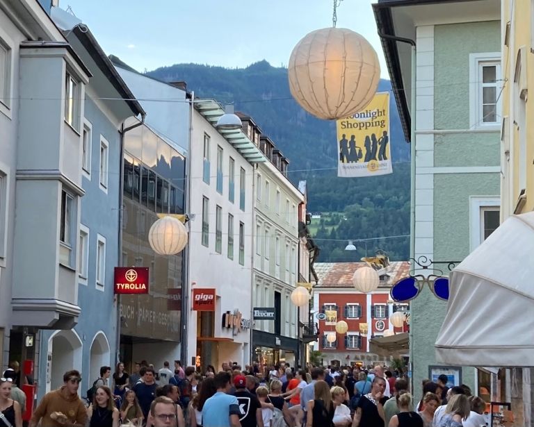 Beste Stimmung beim Moonlightshopping