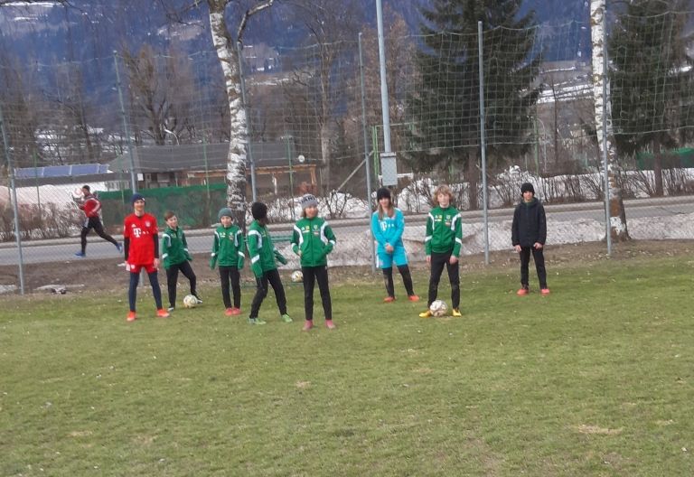 Osttiroler Fu&szlig;ball-Nachwuchs trainiert wieder