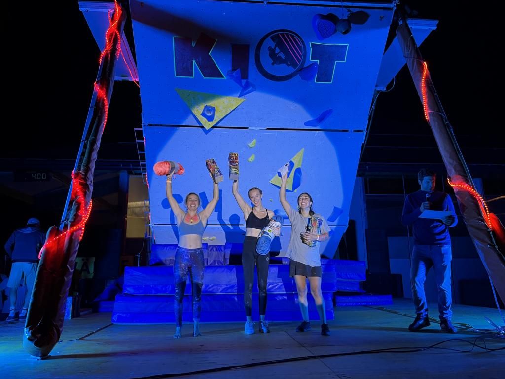 Siegerbild Damen: Kathi P&ouml;ll (2. Platz), Mitte Maya Klaunzer (1. Platz), rechts Macca Leon (3. Platz) Foto: Sarah Klaunzer-Sporer