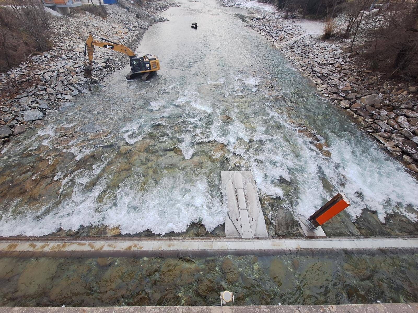 Die Messstation erfasst neben den &uuml;blichen Parametern wie Wasserstand und Wassertemperatur zuk&uuml;nftig auch den Geschiebetransport. Foto: Land Tirol