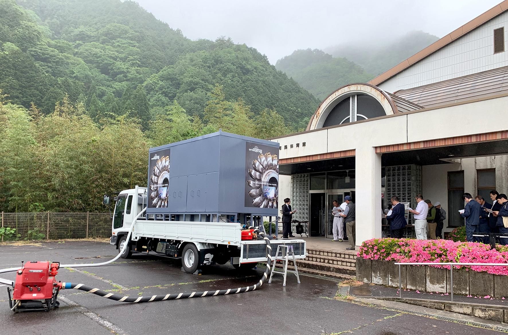 Auf einen LKW aufgebaute Prototypenanlage zur Demonstration bei Interessenten in Japan