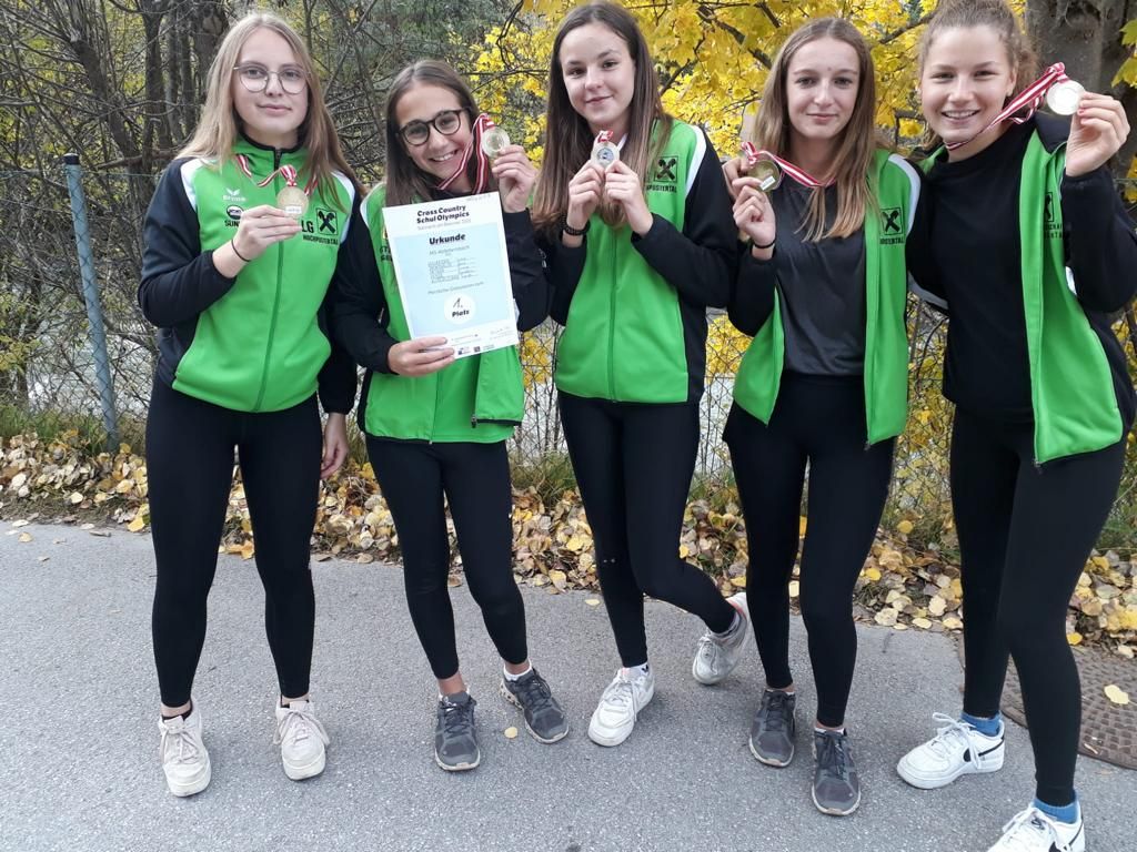 Die Tiroler Meisterinnen der MS Abfaltersbach (v.l.: Annalena Moser, Sarah Au&szlig;erlechner, Emma Ortner, Anna Fronthaler, Luisa Kollreider)