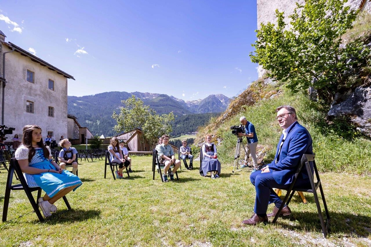 "Frag den LH" auf der Burg Heinfels. Foto: Land Tirol/EXPA, J. Groder