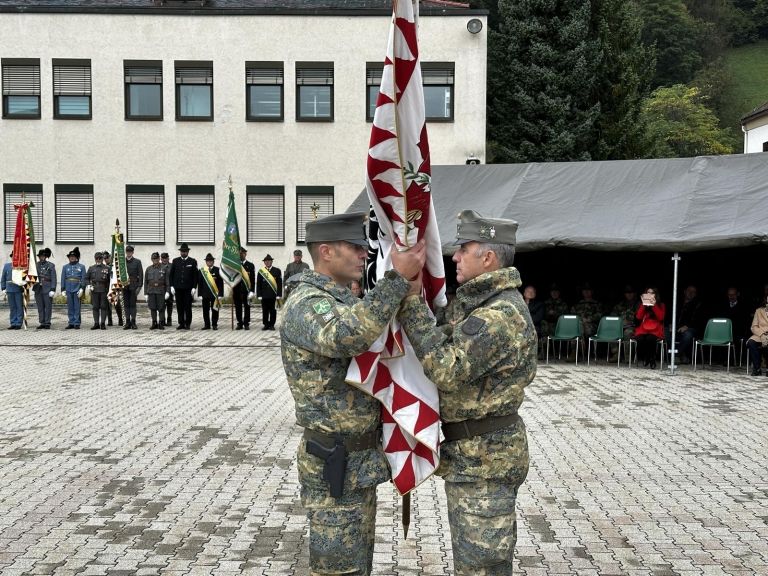 Kommando&uuml;bergabe beim J&auml;gerbataillon 24 in Lienz