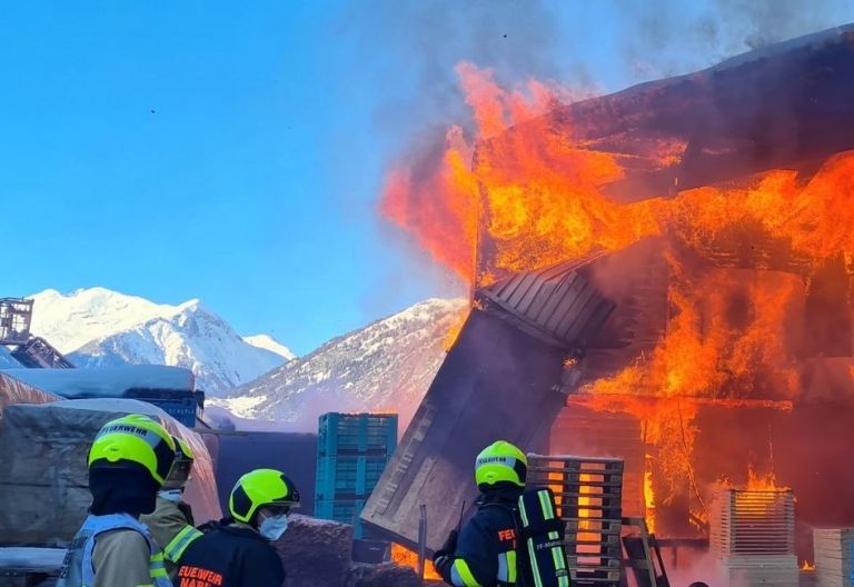 Gro&szlig;brand in Tischlereibetrieb in Matrei