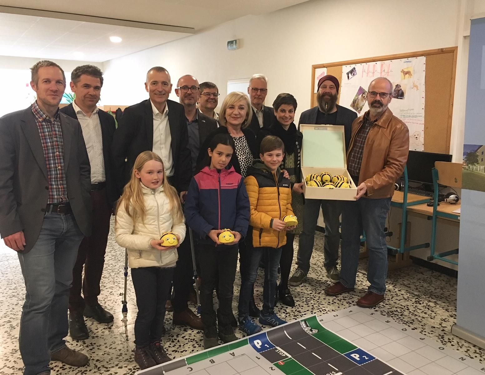 Die DigiKids in den Osttiroler Volkschulen profitieren mit den BeeBots von der Unterst&uuml;tzung der heimischen Wirtschaft, Foto: Stangl