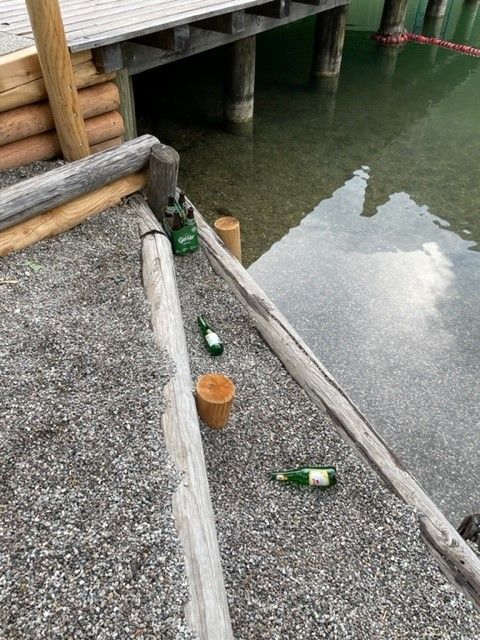 M&uuml;ll bleibt liegen. Foto: Stadtgemeinde