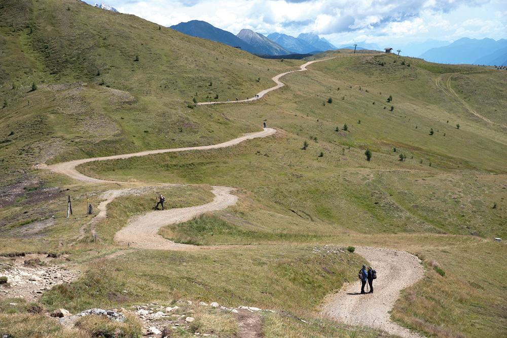 golzentipp mit lift im hintergrund