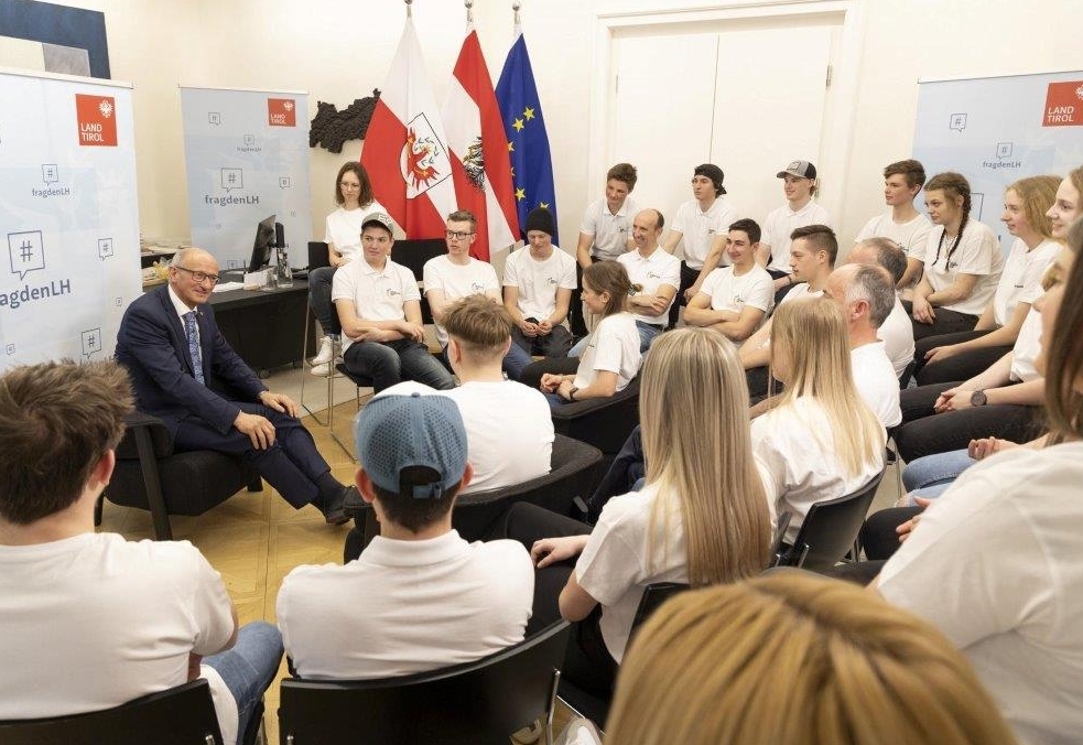 Lienzer Fachberufsschule zu Gast beim Landeshauptmann