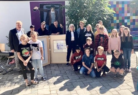 Kunstbox &bdquo;macht blau&ldquo;  in der Mittelschule Egger-Lienz