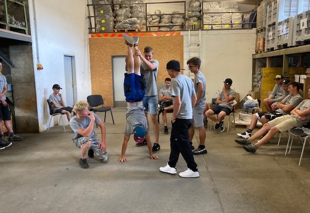 Lehrlinge &uuml;ben sich in Kultur