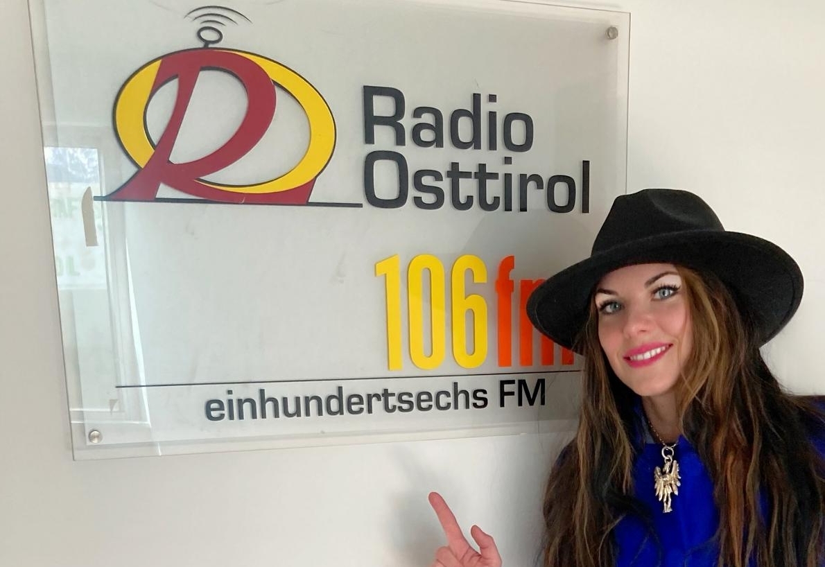 Sara de Blue singt Liebeslied f&uuml;r Tirol