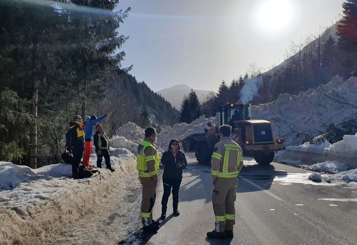 Praxisnahe Ausbildung der Lawinenkommission in Kals