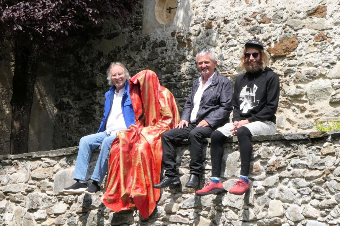 Die "Drei W&auml;chter der Zeit" hausen auf Schloss Bruck