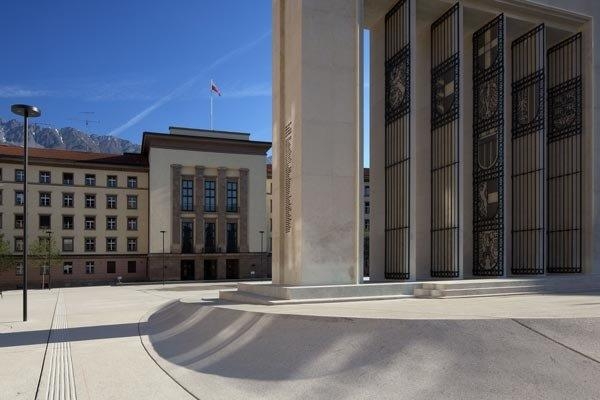 Landeshauptmann ruft alle in Tirol auf, daheim zu bleiben