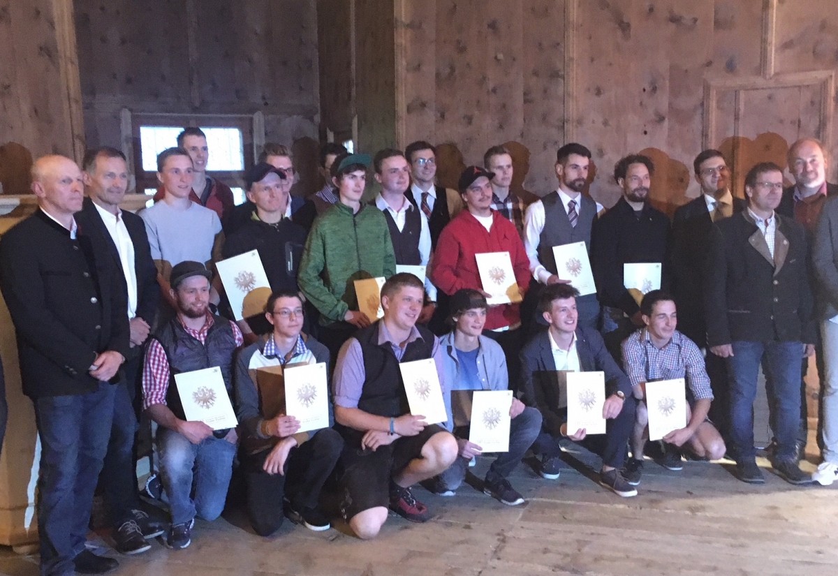 &bdquo;Wei&szlig;e Fahne&ldquo; bei Tischler-Lehrabschlusspr&uuml;fung