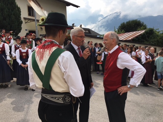 Ehrung f&uuml;r 60 Jahre Singen im Kirchenchor