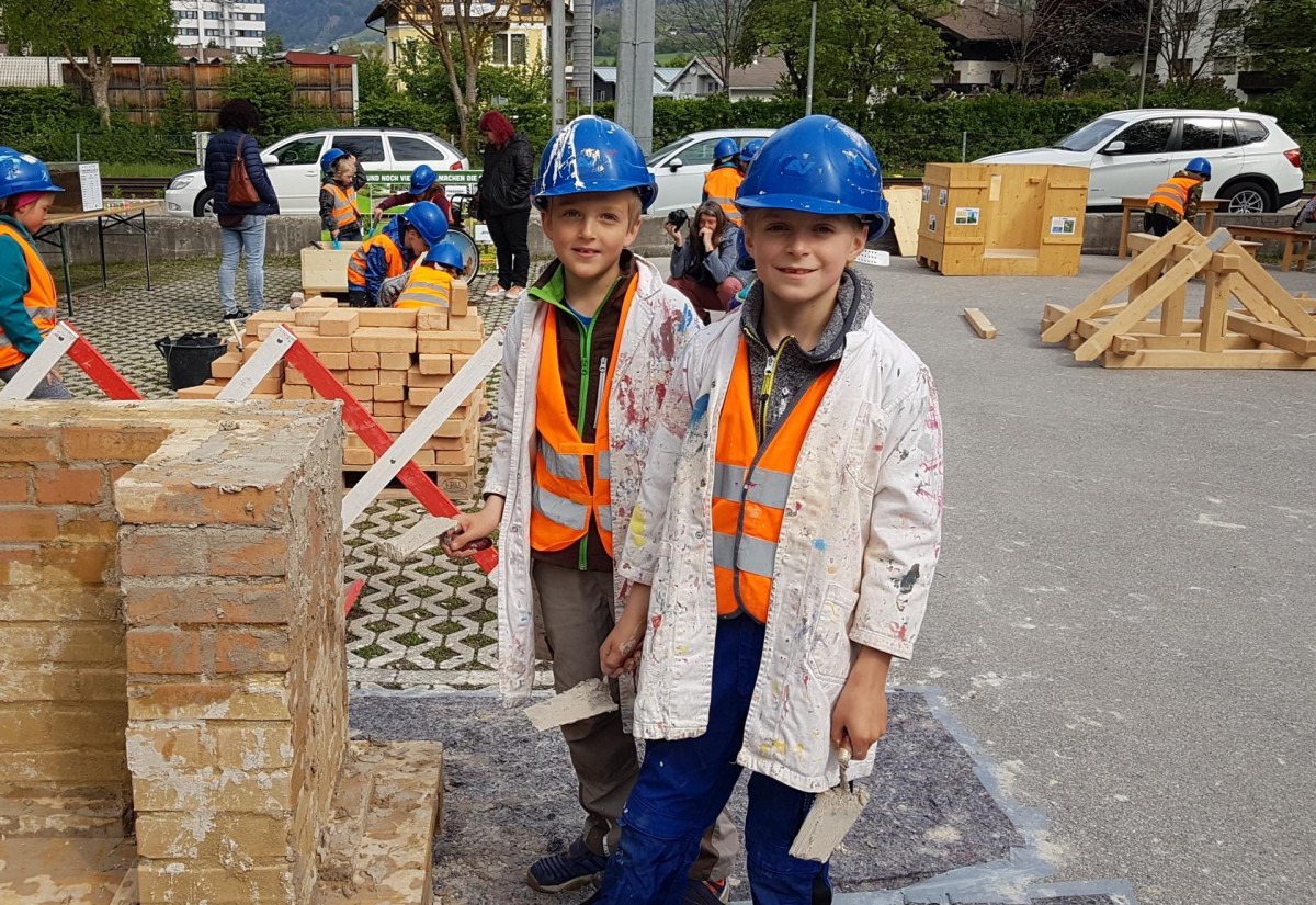 Kinder entdecken ihr handwerkliches Geschick