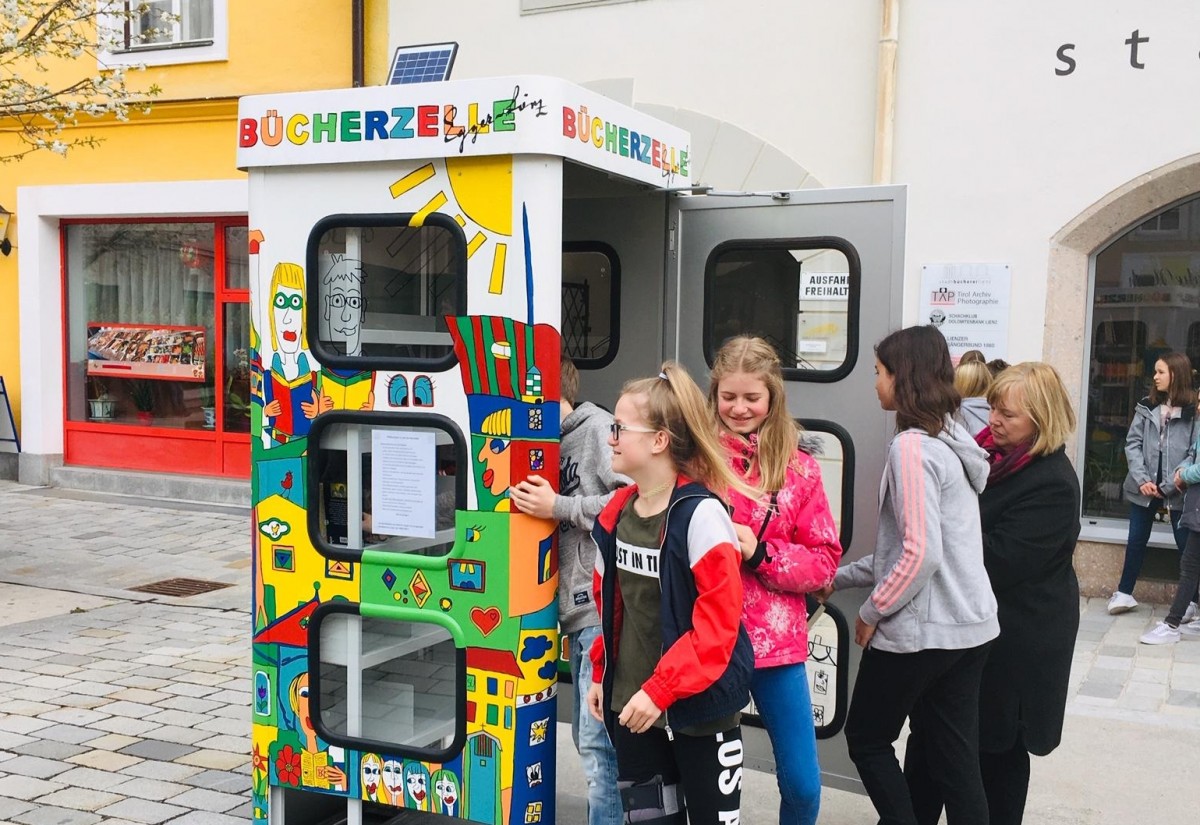 B&uuml;cherzelle bietet Futter f&uuml;r Leseratten in Lienz