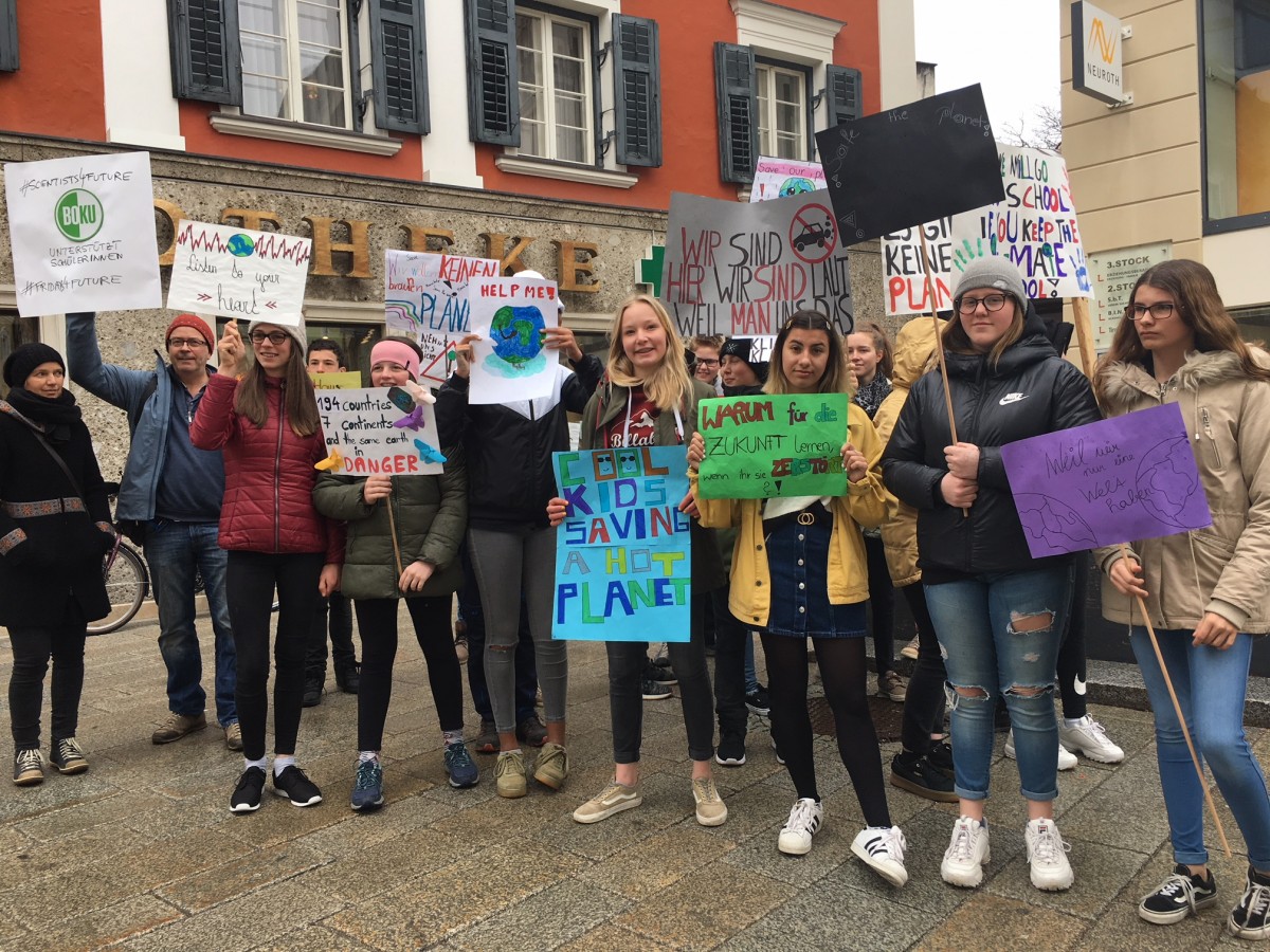Lienzer Sch&uuml;lerInnen demonstrieren f&uuml;r Klimaschutz