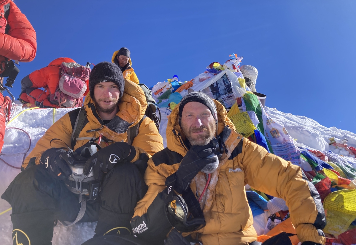 Everest: Dr. Walder mit Sohn auf dem h&ouml;chsten Berg der Welt!