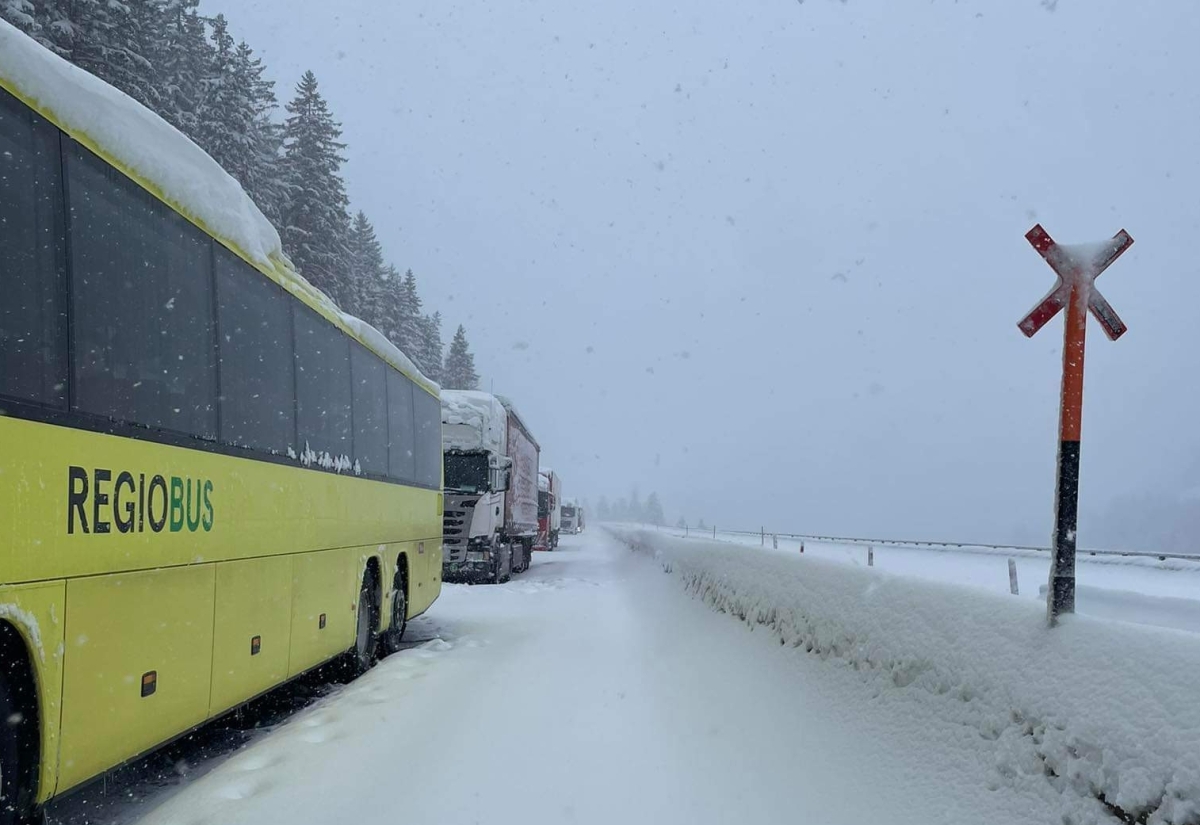 Wie Direktbus-Passagiere sieben Stunden am Brenner ausharrten