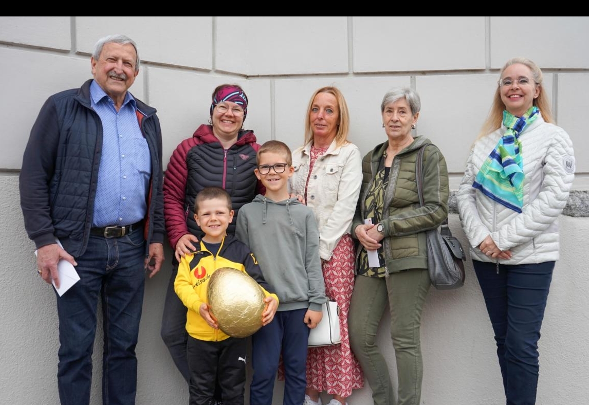 Gl&uuml;ckliche GewinnerInnen der Ostereiersuche