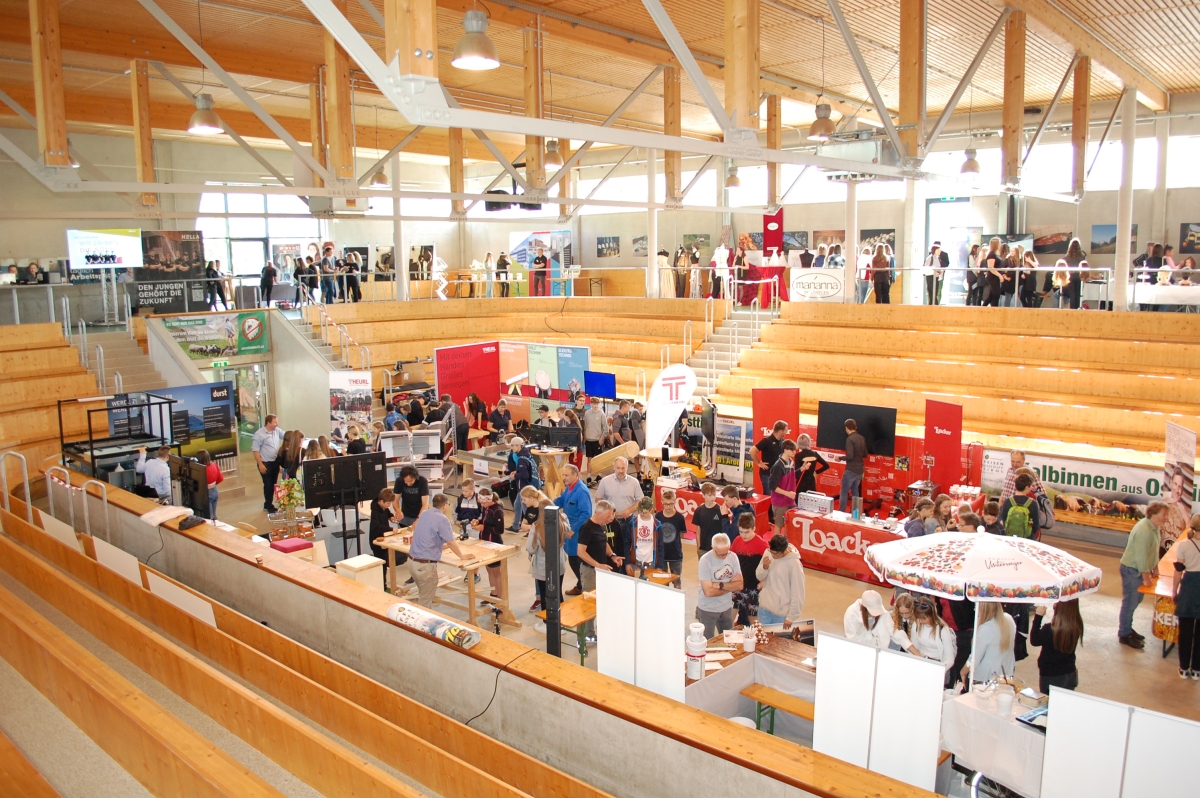 500 Jugendliche bei Berufs-Festival in RGO Arena