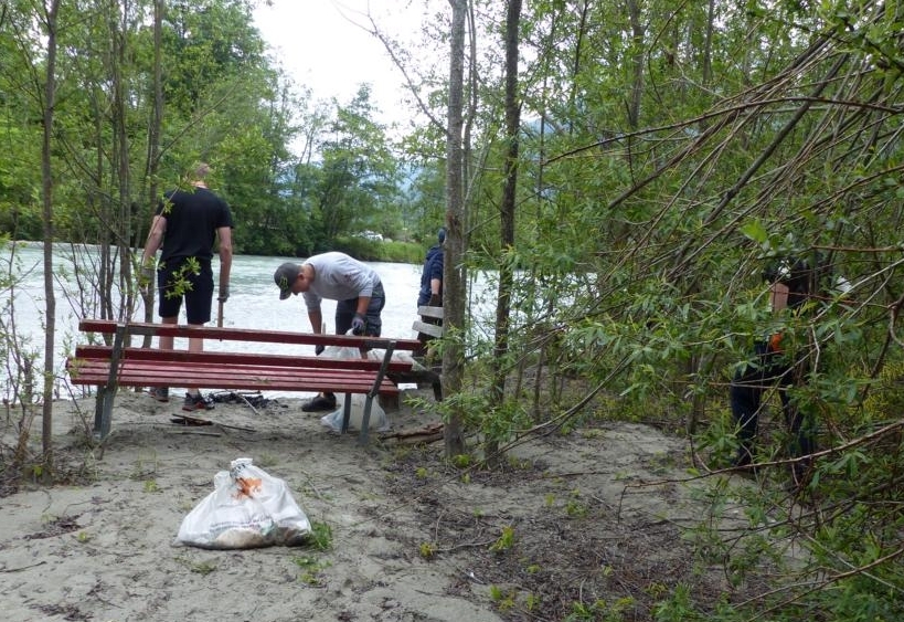 Erfolgreiche Flurreinigungsaktion der Matreier Sch&uuml;lerInnen