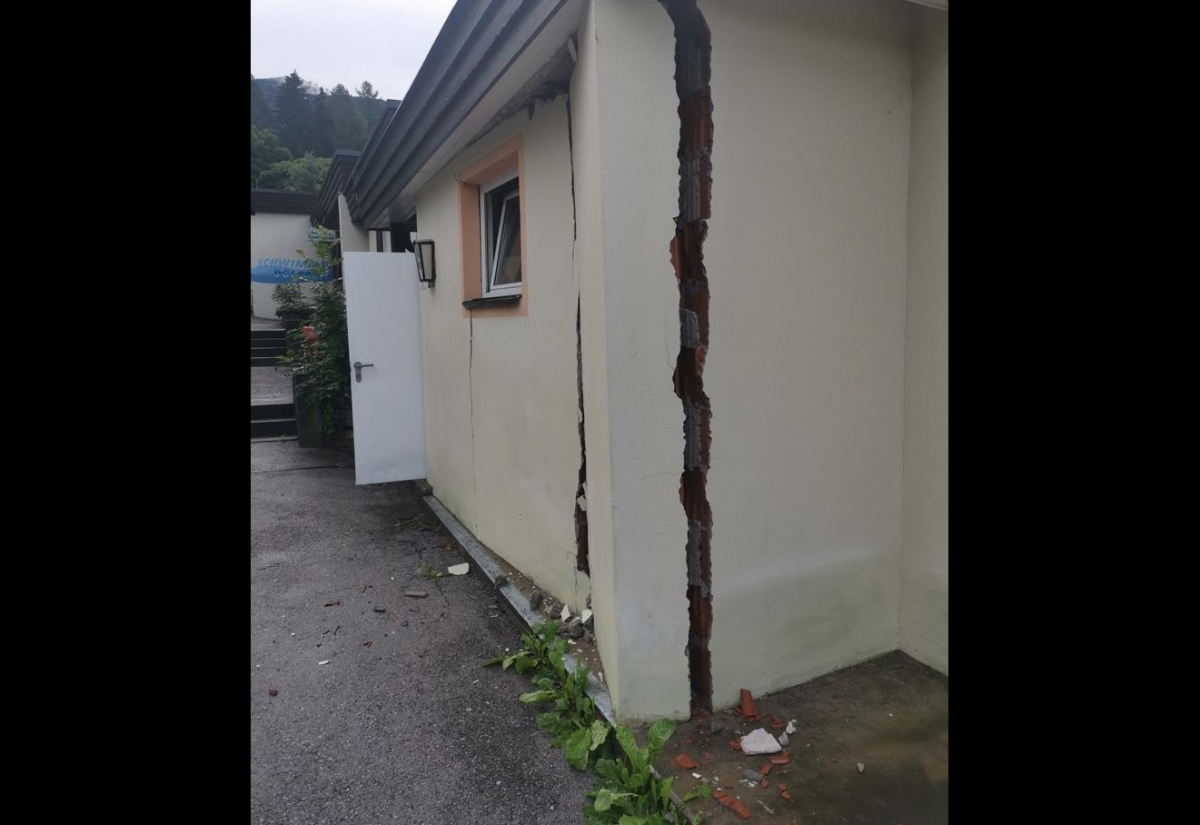 Verkehrsunfall mit Fahrerflucht in D&ouml;lsach