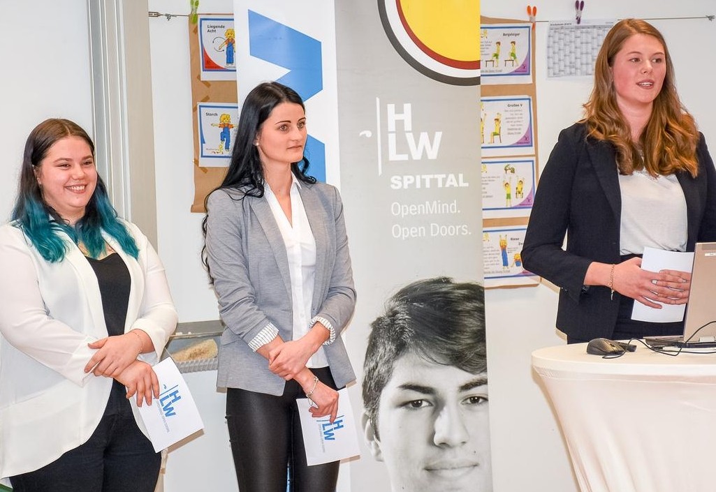 Bergsteigerdorf im Anstieg