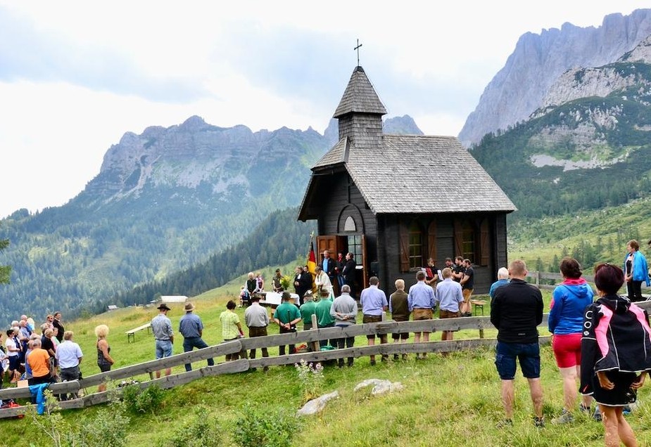 Gedenkfeier und Alm-K&auml;seanschnitt in Rattendorf