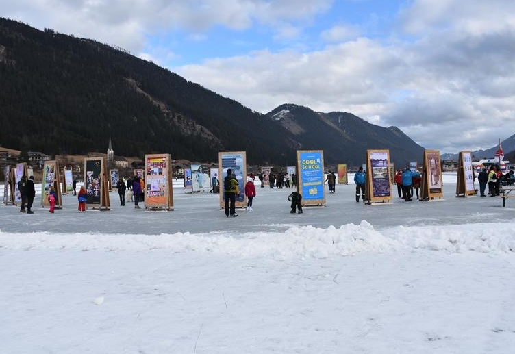 Eiskalte Kunst am Wei&szlig;ensee