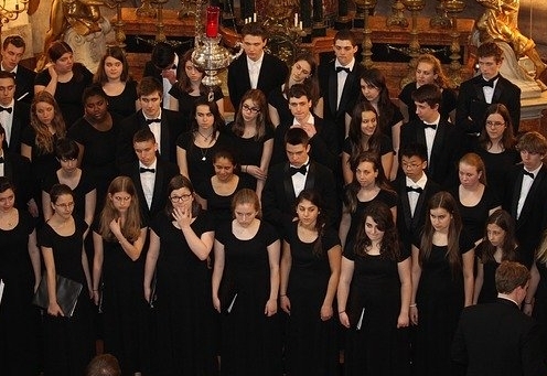 Gemeinsamer Chorgesang mit Auflagen