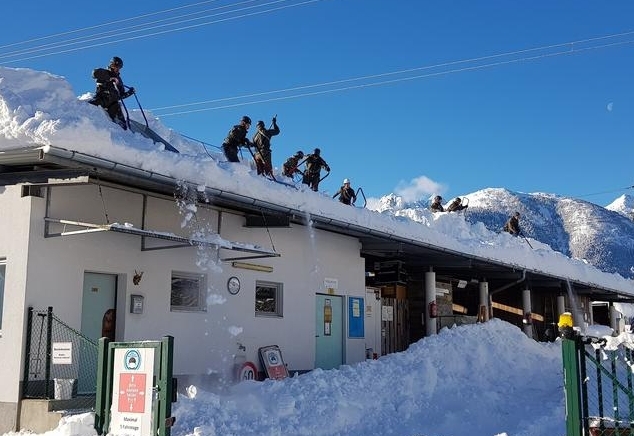 Villacher Pioniere wieder im Einsatz gegen Schneemassen im M&ouml;lltal