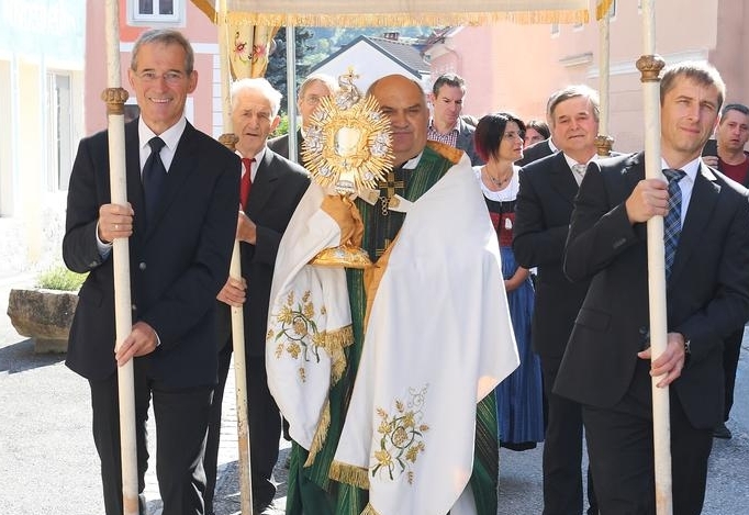 Pfarrer Pichler angekommen